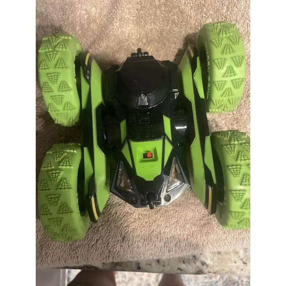 Threeking Remote Control Double-Sided Car Driving 360-degree Rotating Car Toy